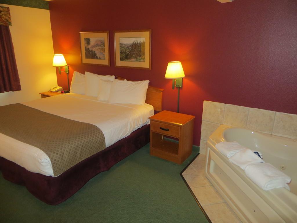 Americinn By Wyndham Manitowoc Buitenkant foto